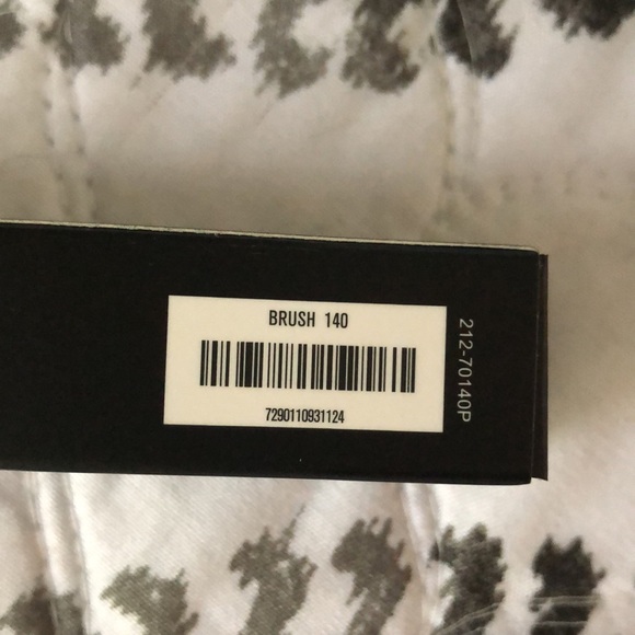 IL MAKIAGE Concealer Dual-Color Blending Brush #140 NIB - Picture 4 of 4